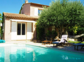 Holiday home in Pertuis with patio